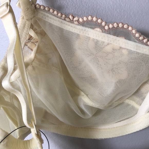 *NWT* Amoena beautiful butter yellow lace wireless bra - Picture 7 of 8
